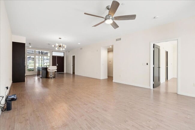 Building Photo - 8925 W Flamingo Rd