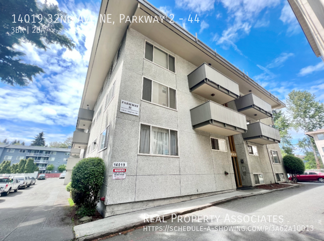 Primary Photo - Parkway Apartments