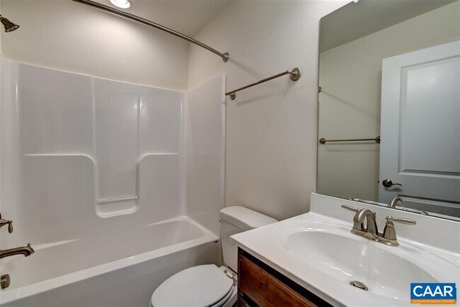 Building Photo - 2402 Winthrop Dr