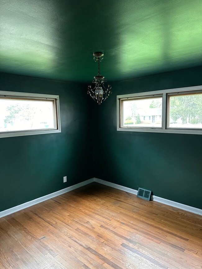 Building Photo - Beautiful house with Mentor charm!