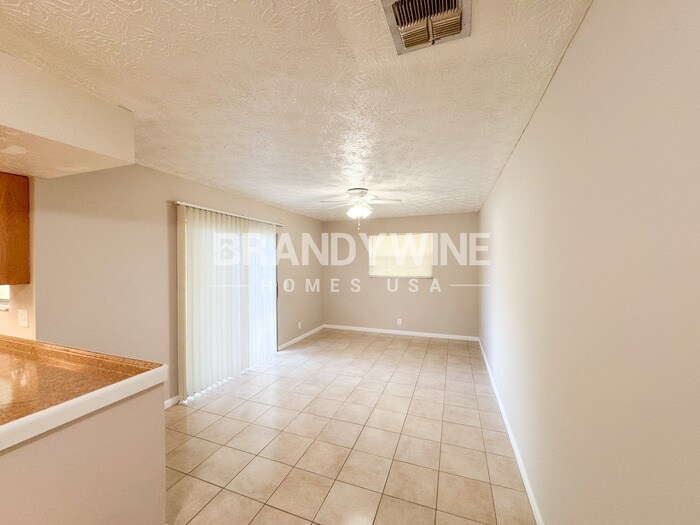 Building Photo - 807 Turtle Creek Dr N