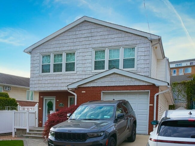 Building Photo - 27 Adrienne Pl