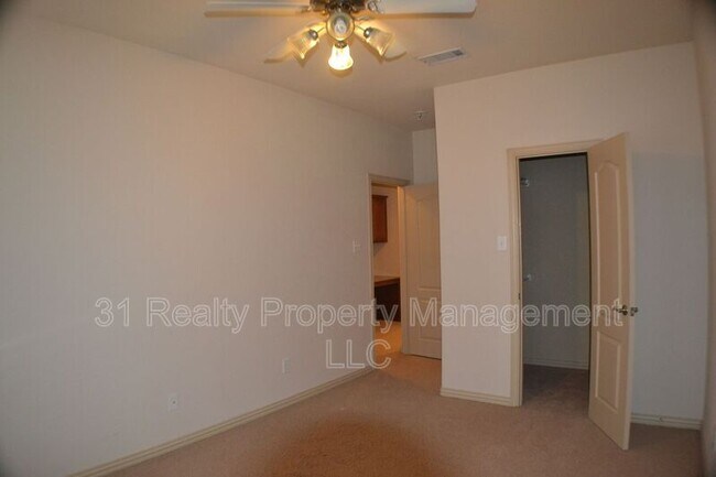 Building Photo - 1466 Cambridge Dr