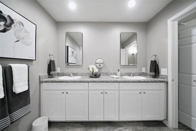Building Photo - 3488 Balboa Cir