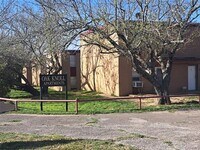 Building Photo - 109 Mimosa St