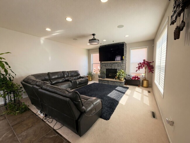 Building Photo - Rare executive rental in chanhassen! 5 beds no upgrade left behind!!!