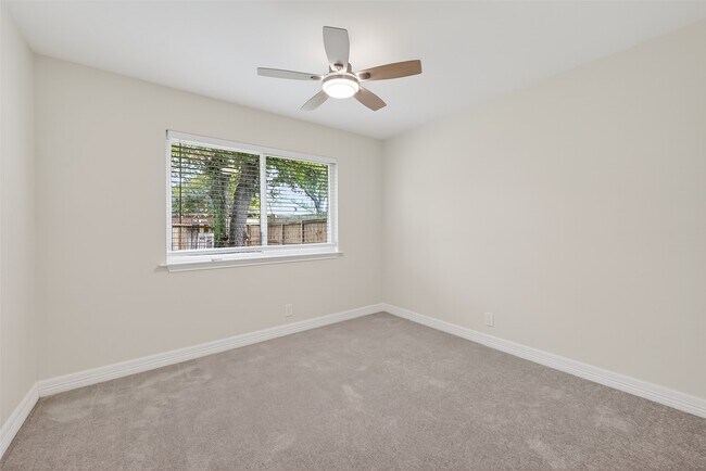 Building Photo - 16115 Little Cypress Ln