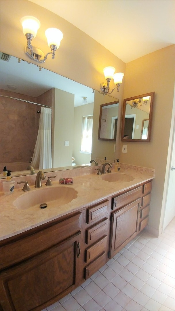 Building Photo - Large Executive Beauclerc Pool Home