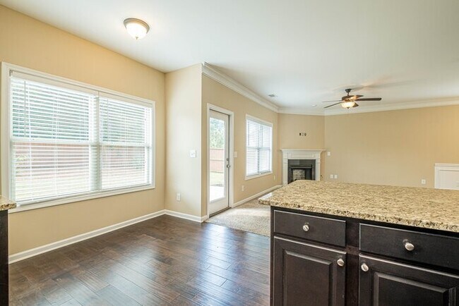Building Photo - 9675 Rushmore Cir