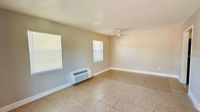 Building Photo - 390 W Haines Blvd