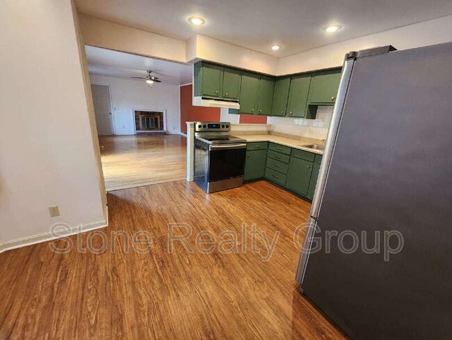 Building Photo - 308 Hickory Hill Dr