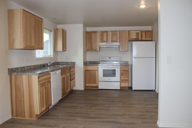 Building Photo - 4 Bed 2 Bath Hillsboro Ranch