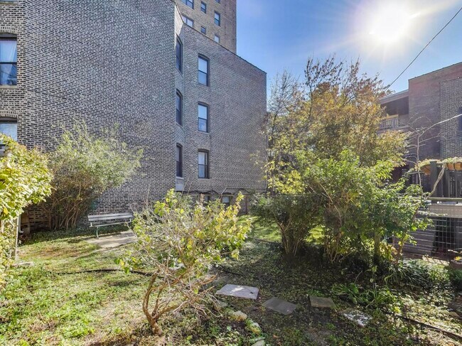 Building Photo - 5203 S Dorchester Ave