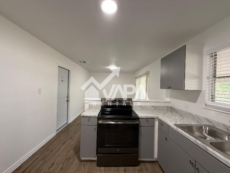 Building Photo - 6323 Flint Rock Dr