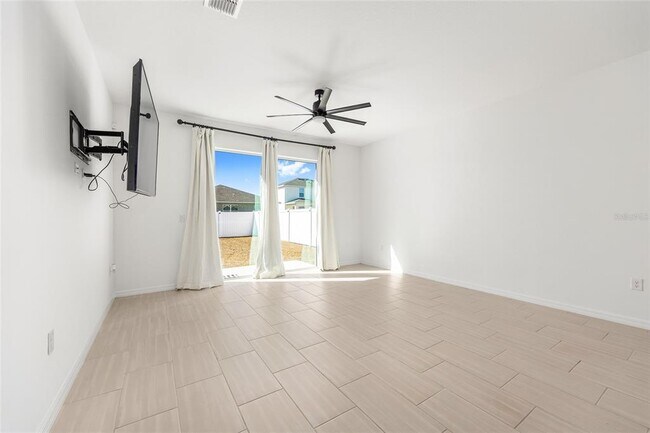 Building Photo - 6366 SW 77th Ave