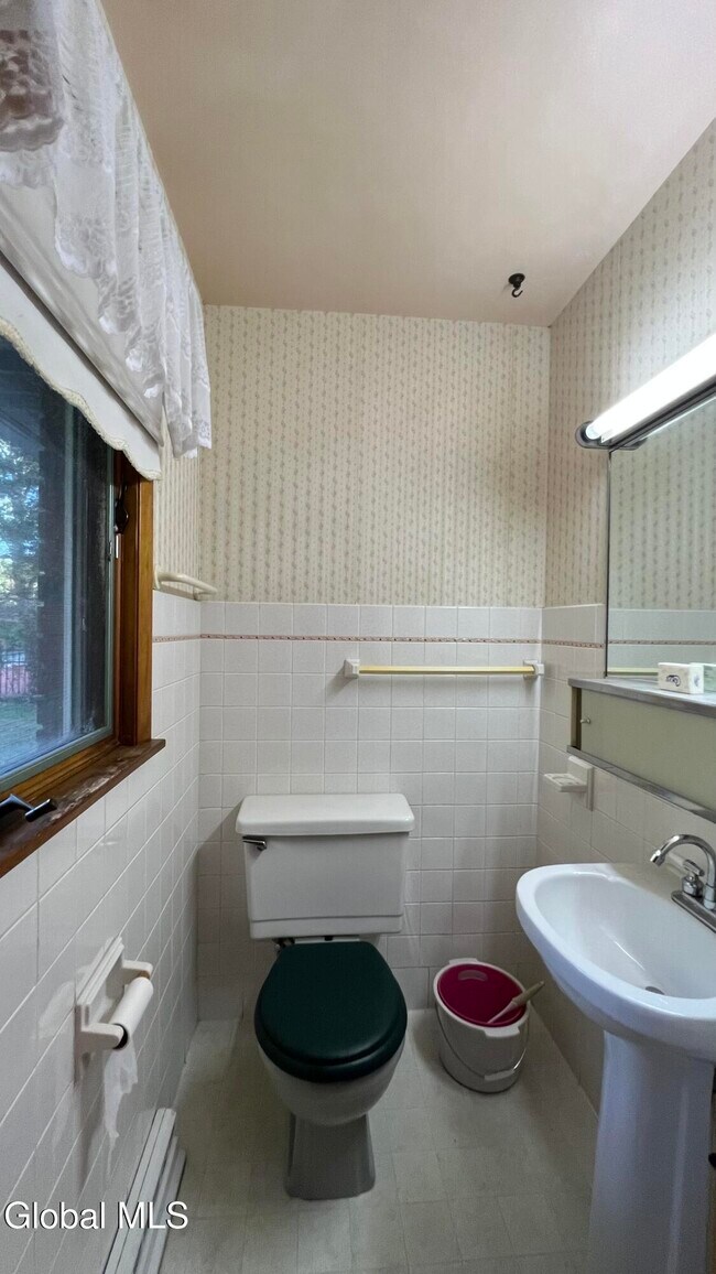 Building Photo - 275 Bloomingrove Dr