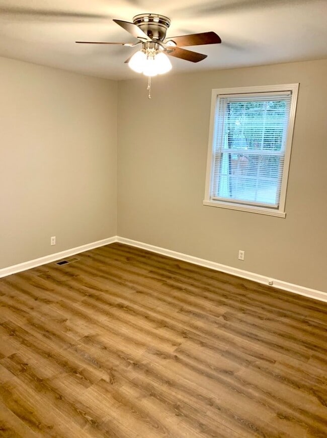 Building Photo - Inglewood 2 BR 1.5 Bath duplex available O...