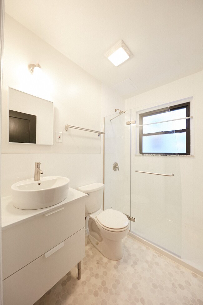 Building Photo - 909 Concordia Ln