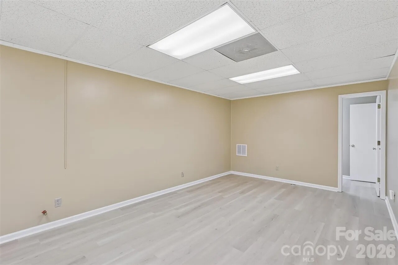 Building Photo - 3010 Eaker Dr