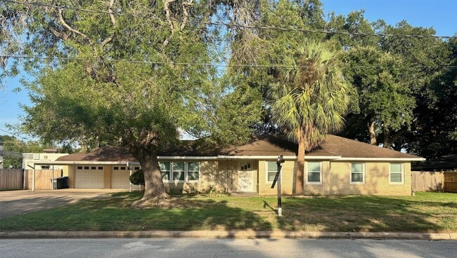 Primary Photo - 1314 Avenue A