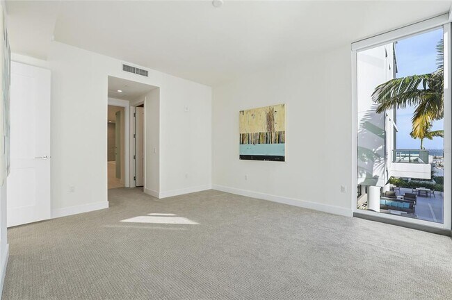 Building Photo - 301 1st St S