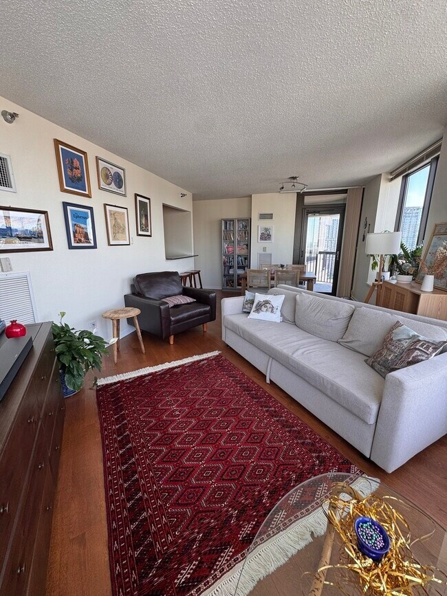 Building Photo - 400 N La Salle Dr
