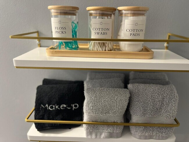 Building Photo - 501 W 9th St