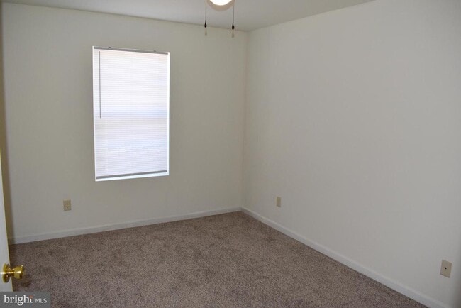 Building Photo - 2735 Roosevelt Dr