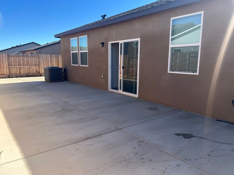 Building Photo - 348 Brad Ct