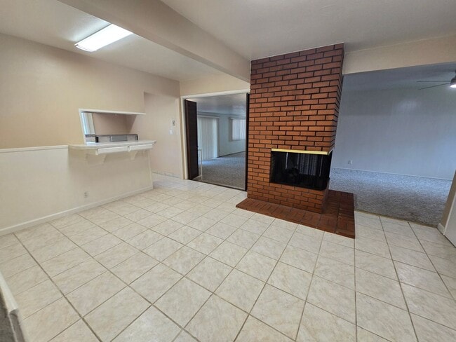 Building Photo - **** MOVE IN SPECIAL- 1/2 OFF FIRST MONTH ...