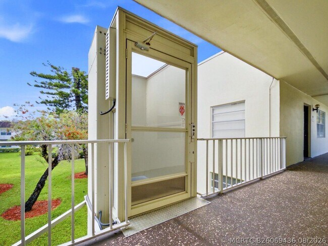 Building Photo - 755 Normandy Ln