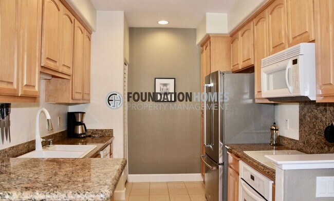 Building Photo - FURNISHED -Top-floor end-unit Condo - FOUN...