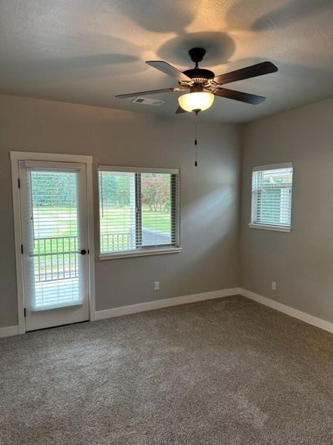 Building Photo - 2 Bedroom 2.5 Bath Townhome in desirable C...