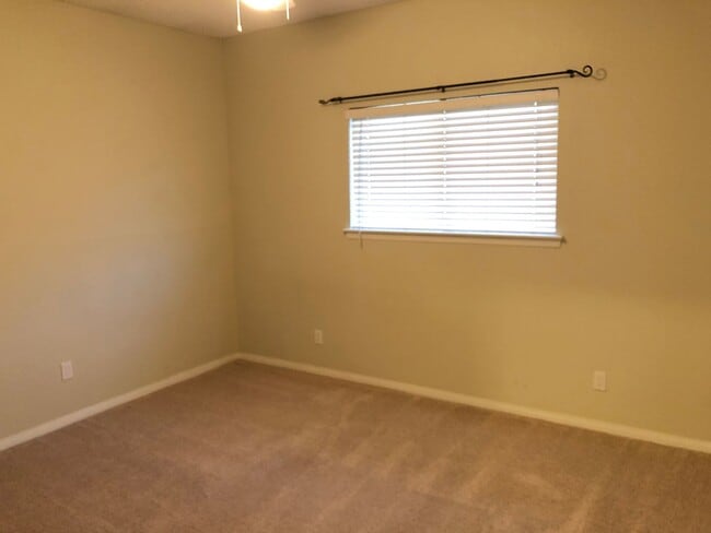 Building Photo - 1 story with lots of charm! Westwood High School!