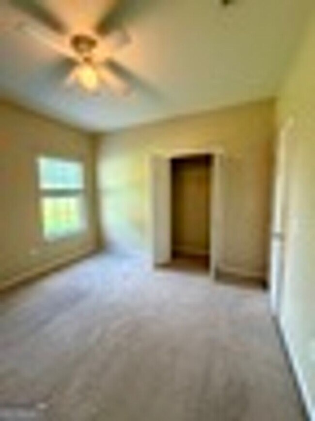 Building Photo - 200 Royal Palms Ave