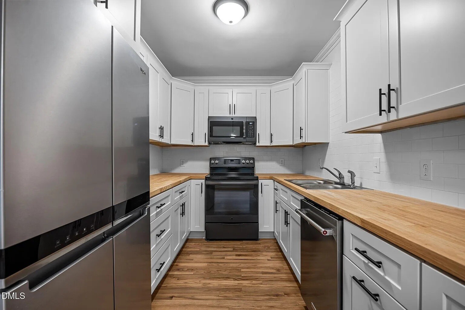 Shared Kitchen - 1033 Oak Lake Ct