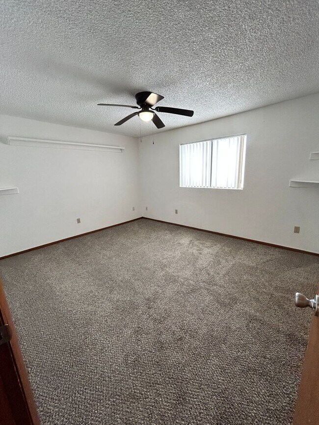 Building Photo - Great Unfurnished home!