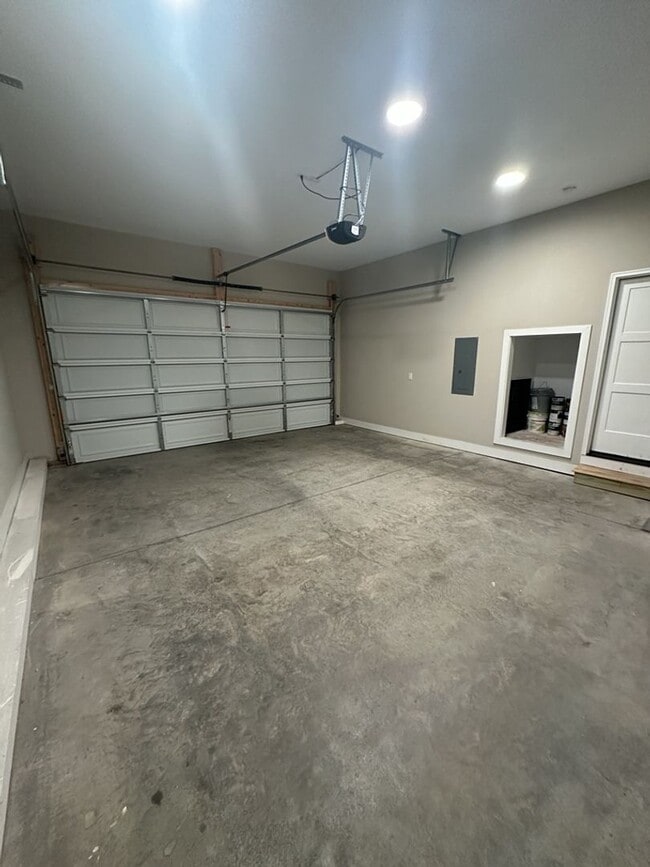 Building Photo - 6228 Pine Marr Dr