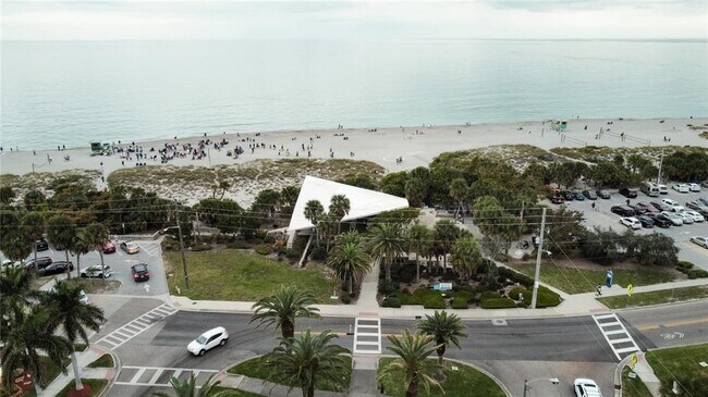 Building Photo - 705 W Venice Ave