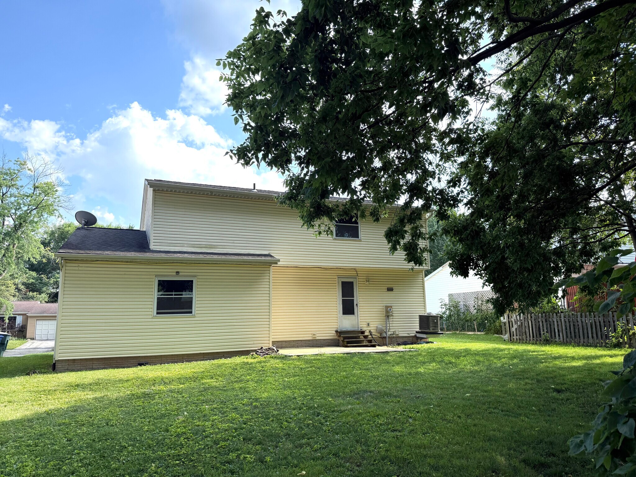 Building Photo - 3114 Strathaven Ct