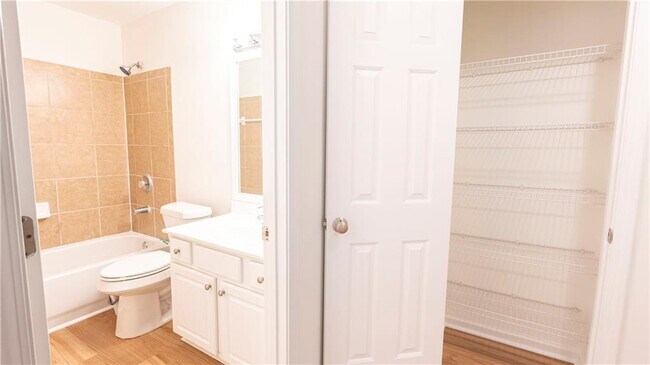 Building Photo - 2070 Hailston Dr NW