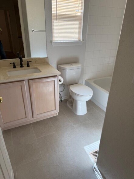 Building Photo - 3902 Jericho St