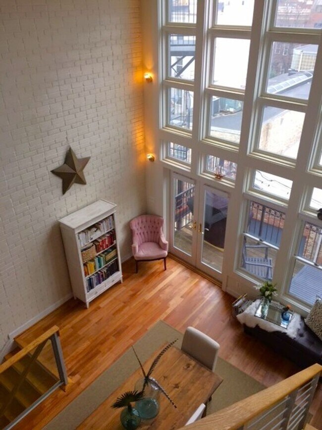 Building Photo - Logan Circle Light Filled One Bedroom with Den Loft with Balcony and Parking!