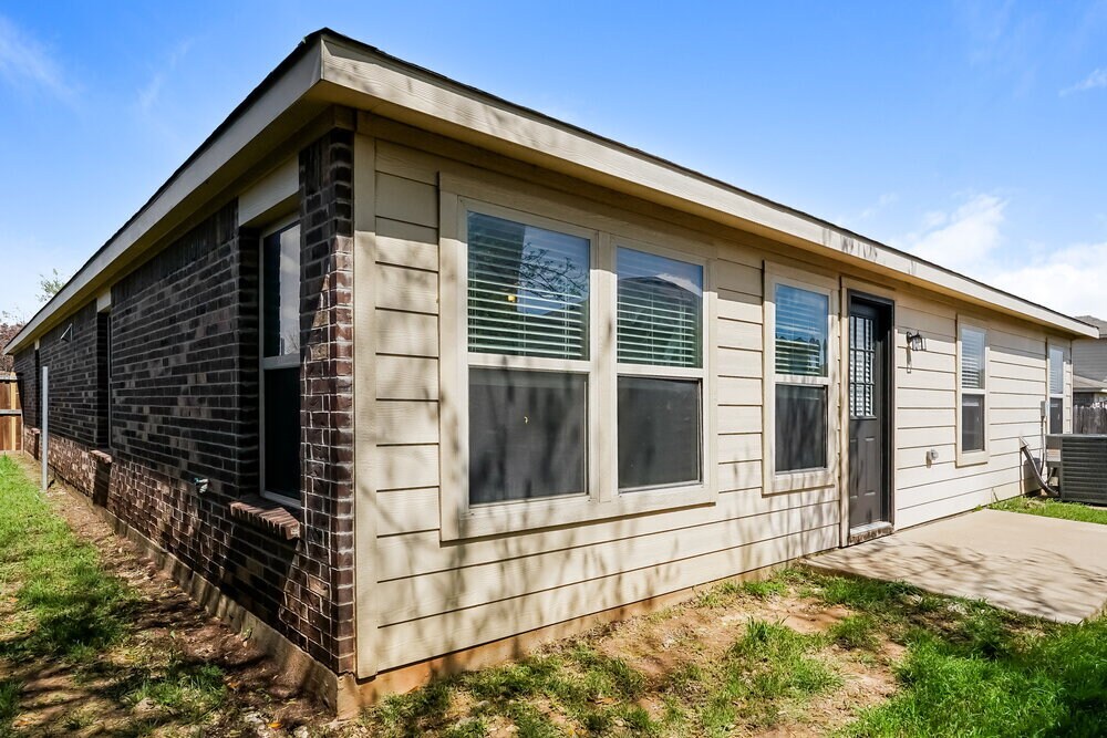 Building Photo - 5509 Northfield Dr