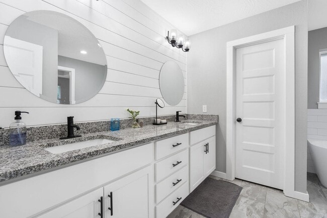 Building Photo - Beautiful 3 Bedroom Home w/ Flex Room!