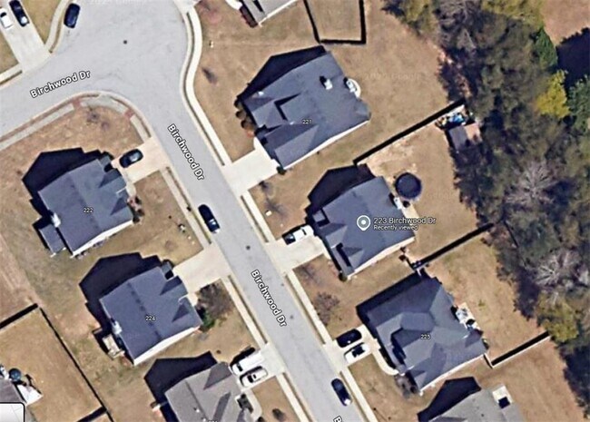 Building Photo - 223 Birchwood Dr