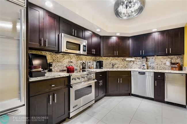 Building Photo - 3000 E Sunrise Blvd