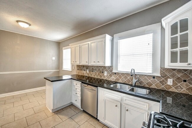 Building Photo - 1135 Woodland St