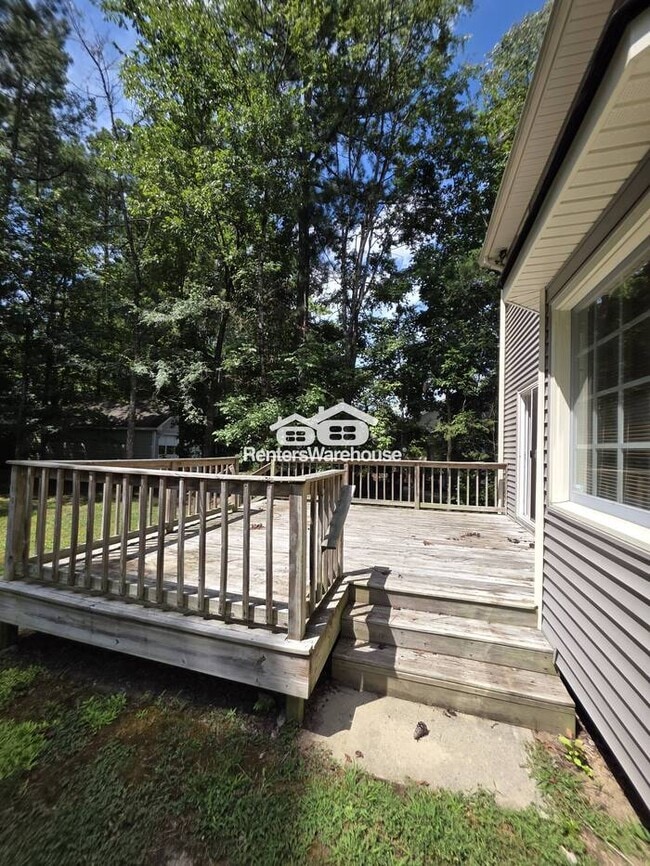 Building Photo - Lovely 3 bedroom, 2 1/2 Bath home in popul...