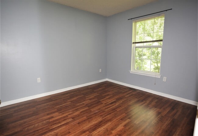 Building Photo - 13 Halstead Pl